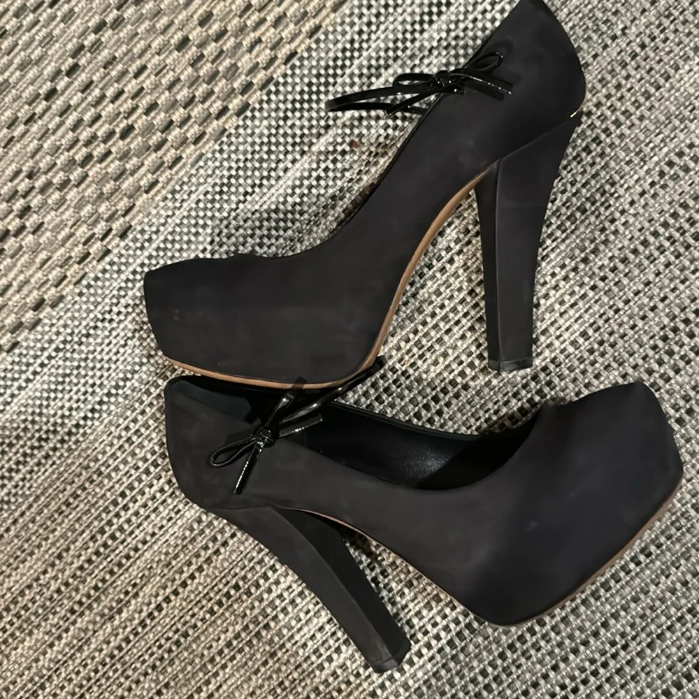 Louis Vuitton Black Suede Varennes Strap Platform Pumps - Picture 8 of 12